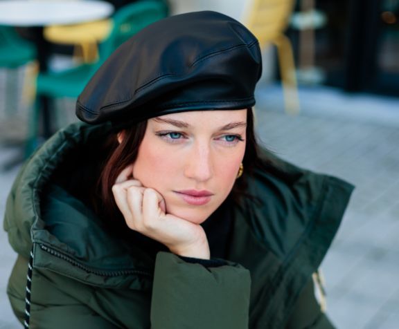 BÉRETS EN CUIR DE VACHETTE